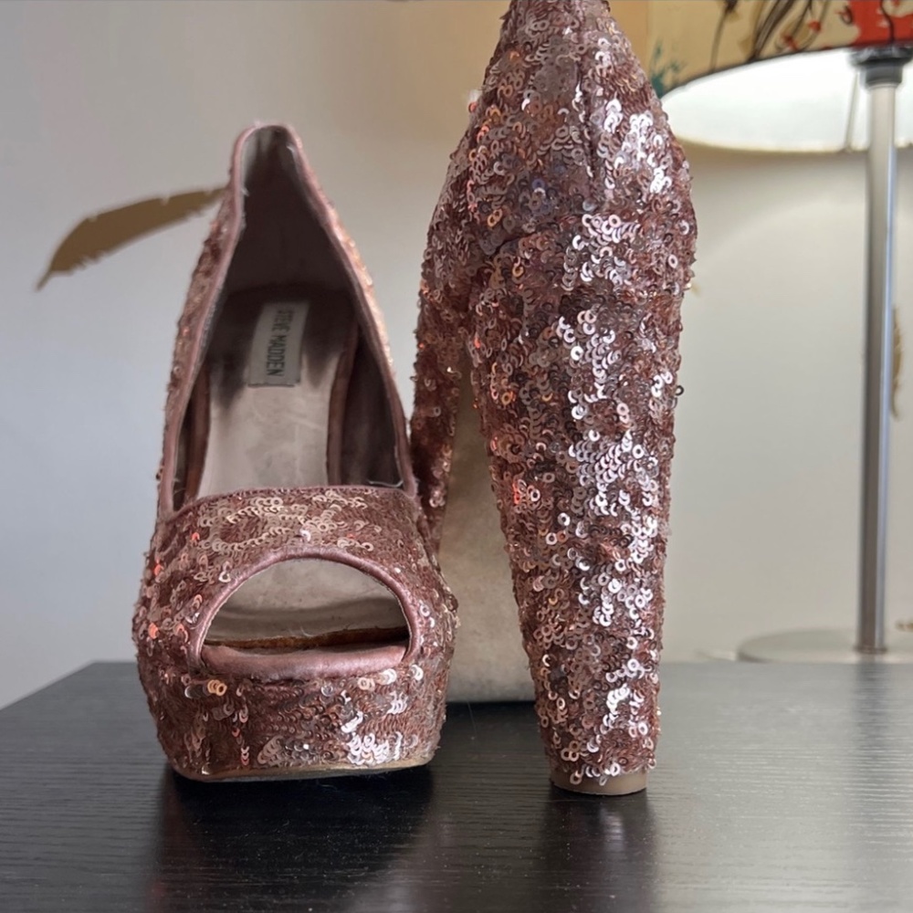 Size 7.5 Steve Madden Rose Gold Chunky Heels